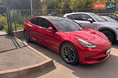 Седан Tesla Model 3 2020 в Киеве фото 3 Седан Tesla Model 3 2020 в Киеве