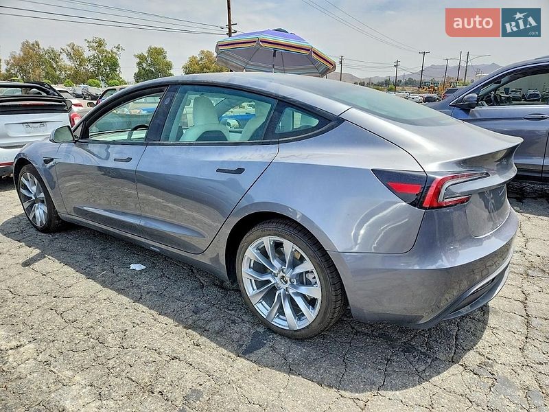 Седан Tesla Model 3 2025 в Киеве