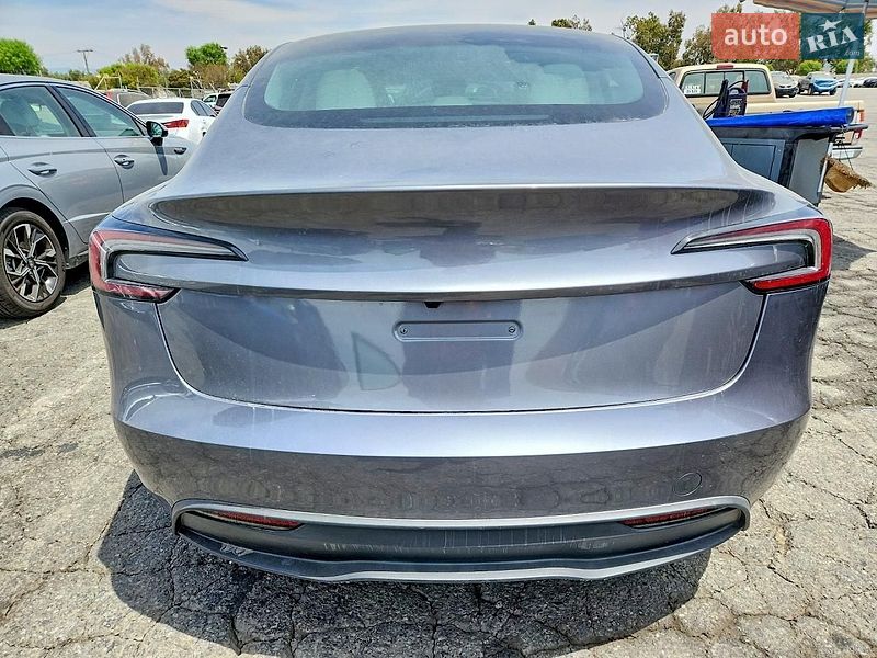 Седан Tesla Model 3 2025 в Киеве