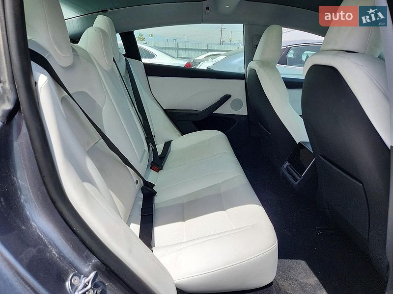 Седан Tesla Model 3 2025 в Киеве