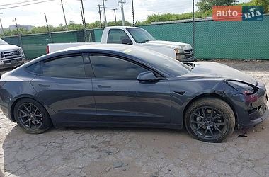 Седан Tesla Model 3 2023 в Новояворівську
