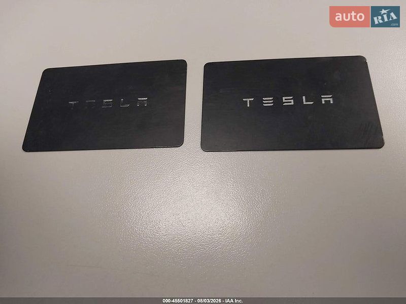 Седан Tesla Model 3 2023 в Новояворівську
