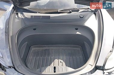 Седан Tesla Model 3 2023 в Новояворівську