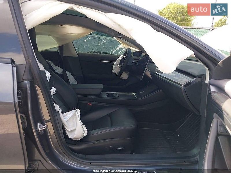 Седан Tesla Model 3 2023 в Новояворівську