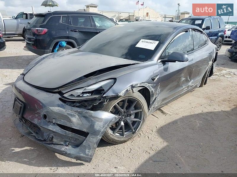 Седан Tesla Model 3 2023 в Новояворівську