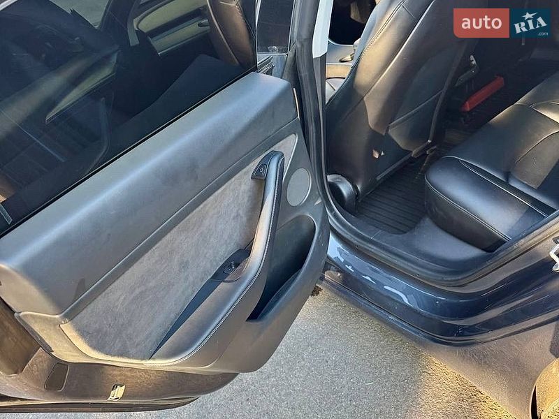 Седан Tesla Model 3 2020 в Вінниці