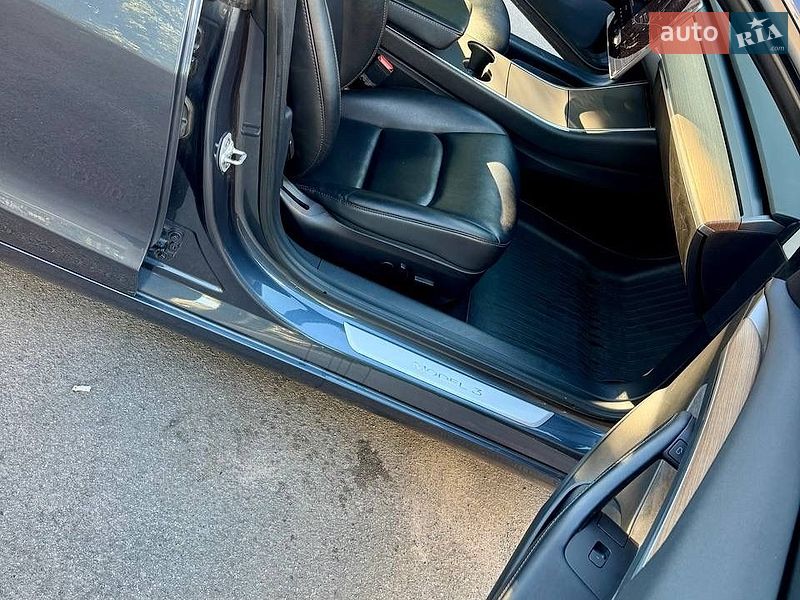 Седан Tesla Model 3 2020 в Вінниці