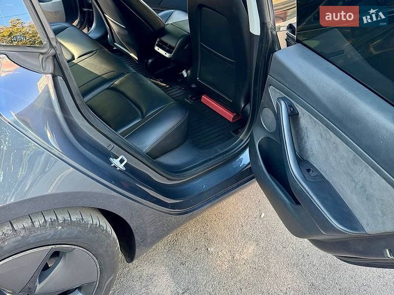 Седан Tesla Model 3 2020 в Вінниці