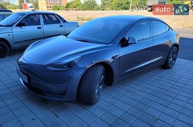 Седан Tesla Model 3 2023 в Черкасах