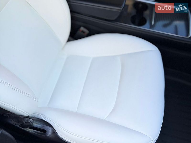 Седан Tesla Model 3 2021 в Одессе