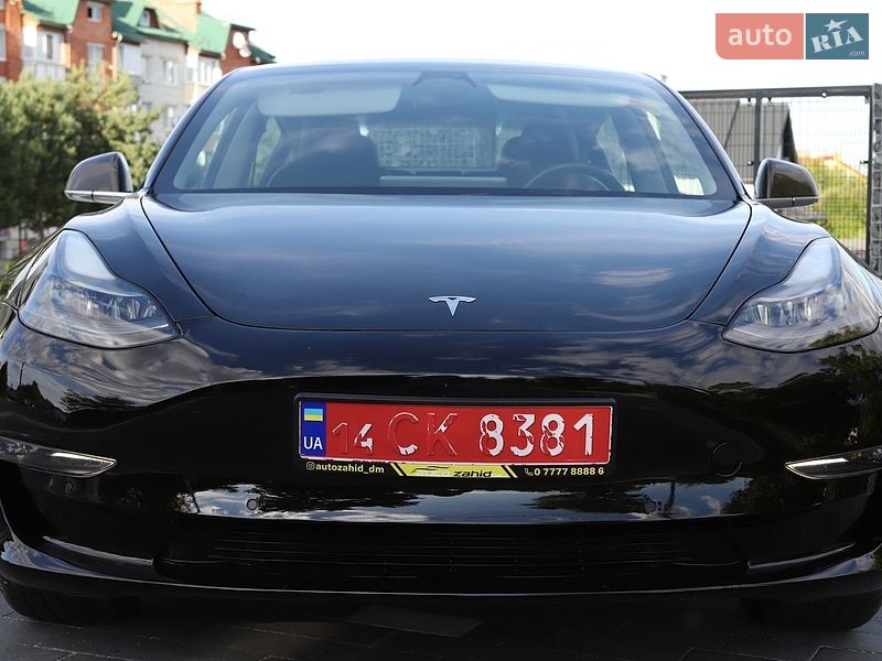 Седан Tesla Model 3 2018 в Дрогобыче