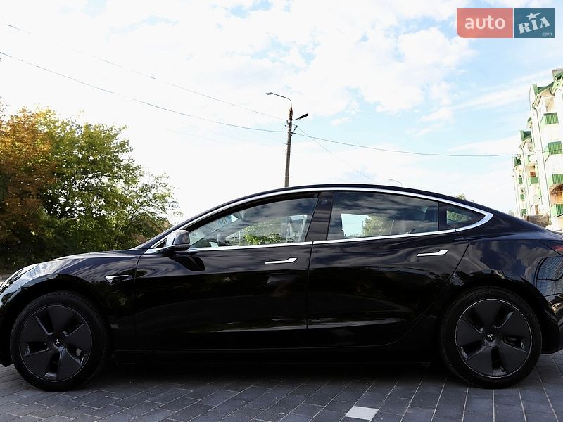 Седан Tesla Model 3 2018 в Дрогобыче