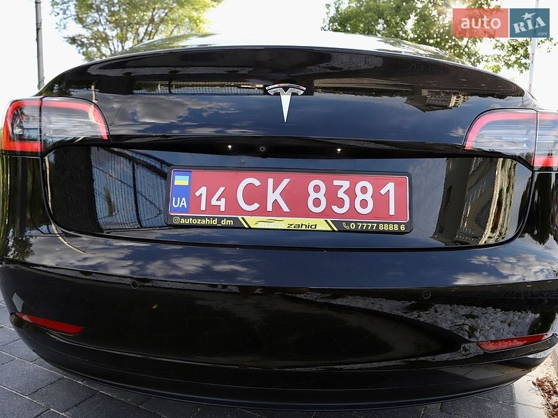Седан Tesla Model 3 2018 в Дрогобыче