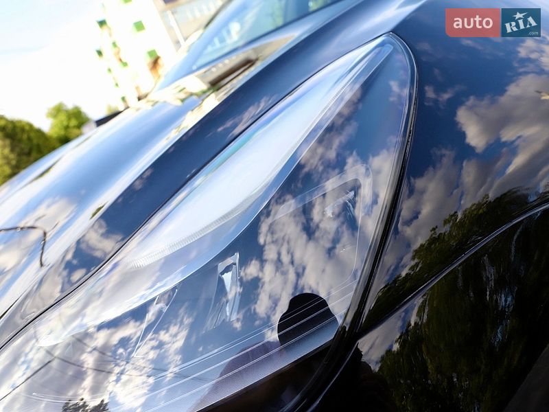 Седан Tesla Model 3 2018 в Дрогобыче