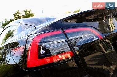 Седан Tesla Model 3 2018 в Дрогобыче