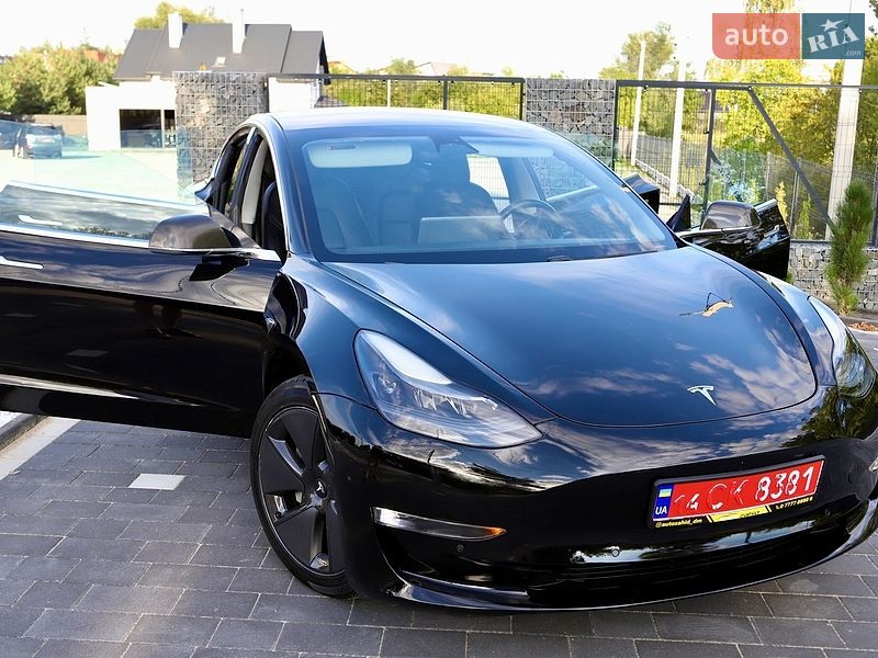 Седан Tesla Model 3 2018 в Дрогобыче