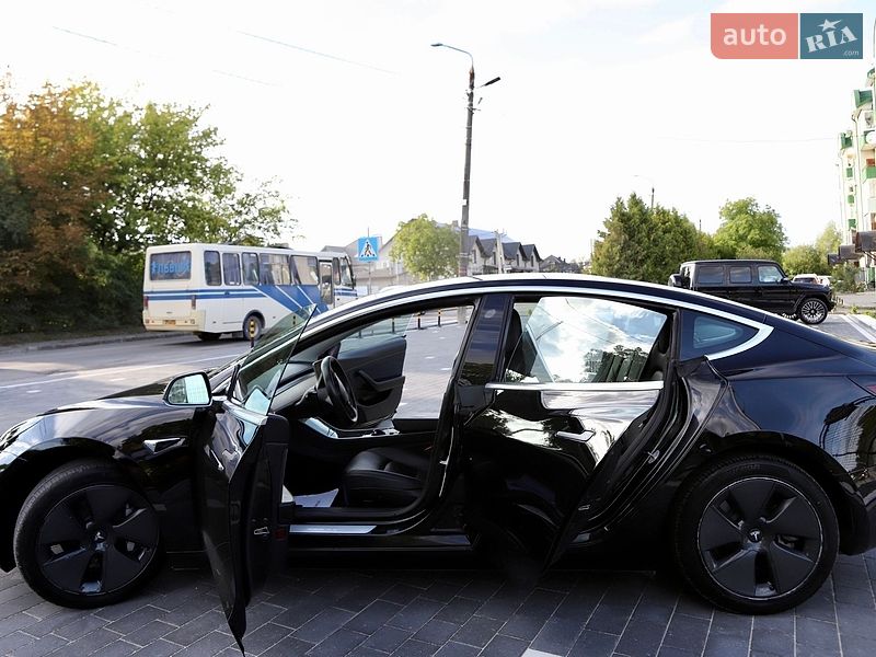 Седан Tesla Model 3 2018 в Дрогобыче