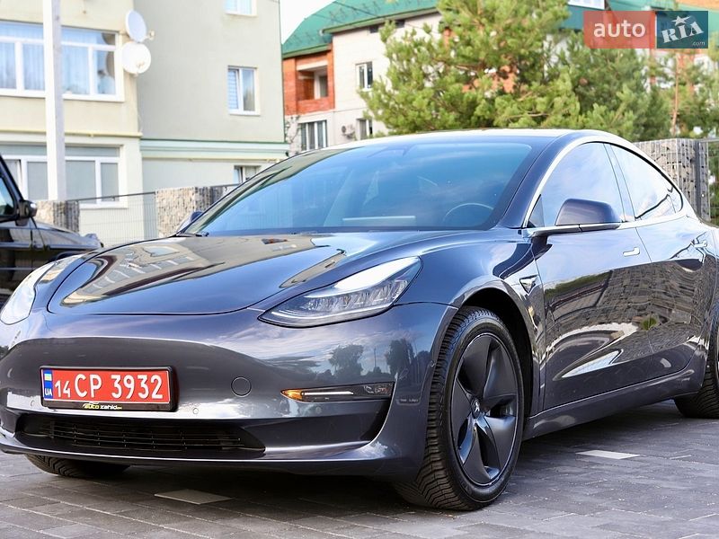 Седан Tesla Model 3 2018 в Дрогобыче