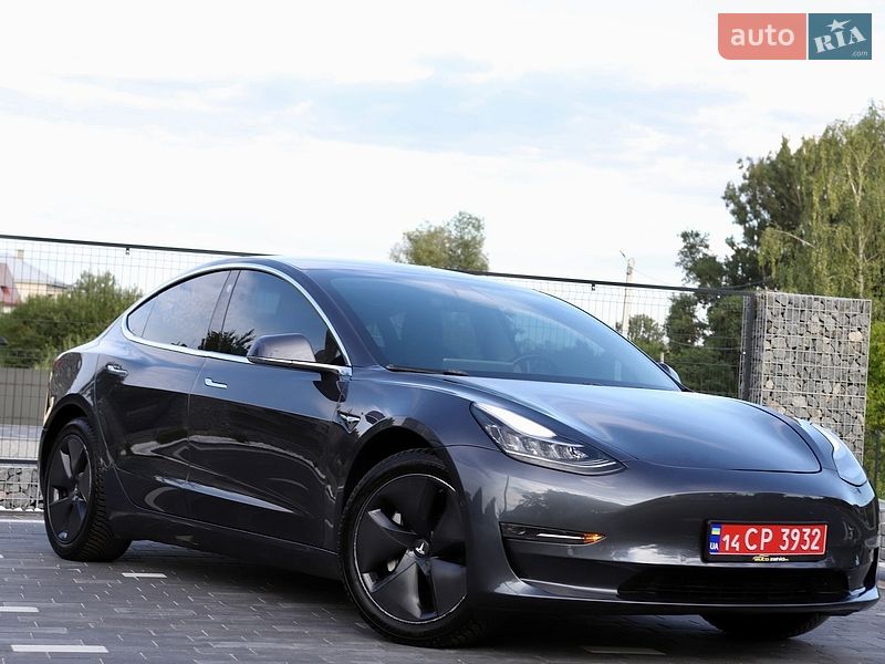 Седан Tesla Model 3 2018 в Дрогобыче