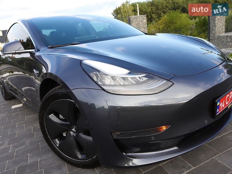 Седан Tesla Model 3 2018 в Дрогобыче
