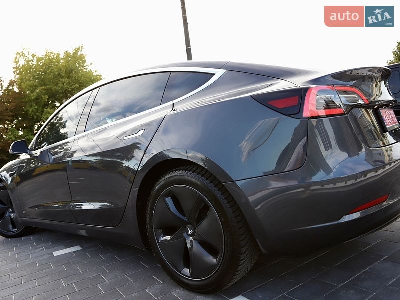 Седан Tesla Model 3 2018 в Дрогобыче