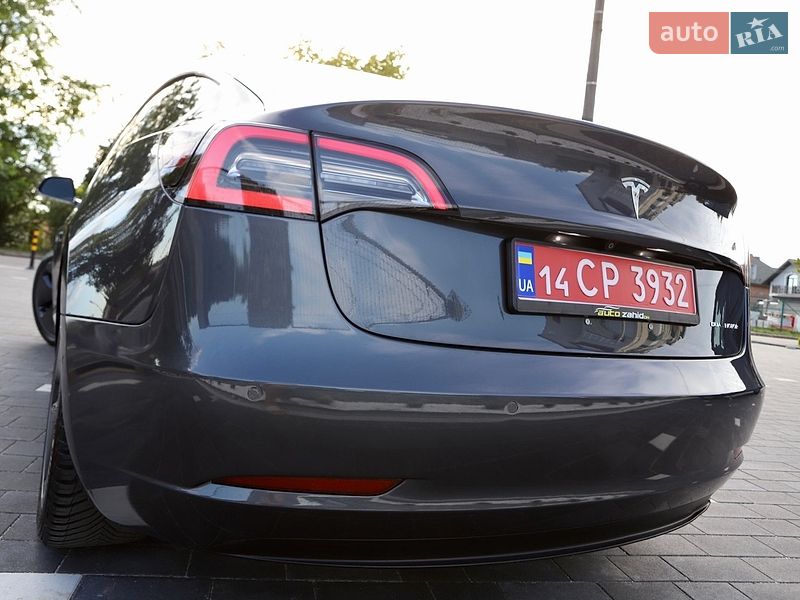 Седан Tesla Model 3 2018 в Дрогобыче