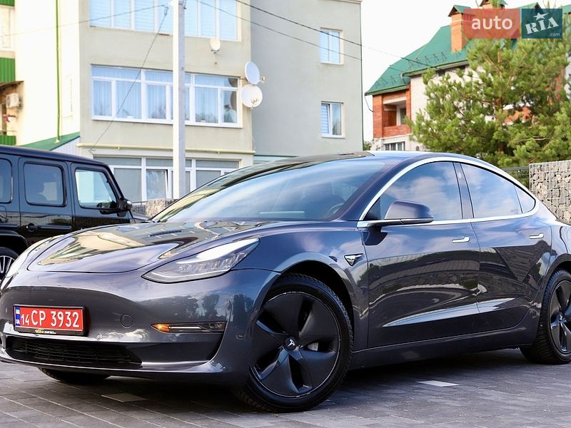 Седан Tesla Model 3 2018 в Дрогобыче