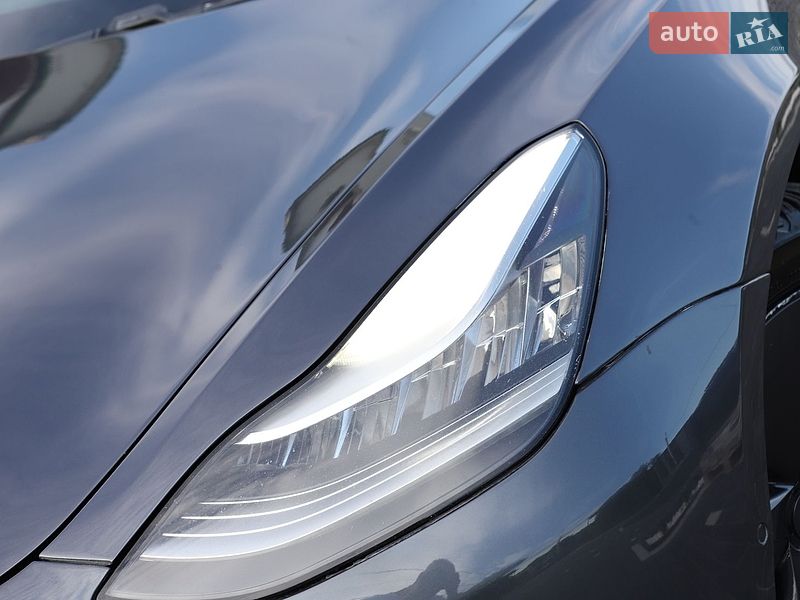 Седан Tesla Model 3 2018 в Дрогобыче