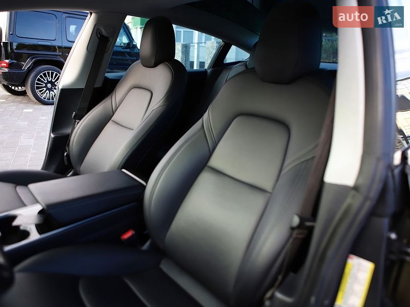 Седан Tesla Model 3 2018 в Дрогобыче