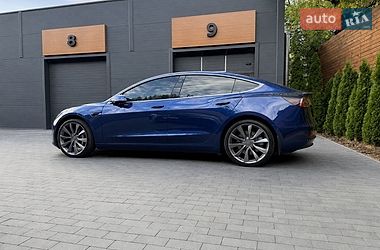 Седан Tesla Model 3 2020 в Києві