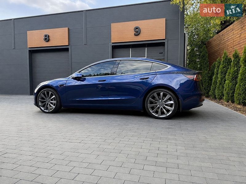 Седан Tesla Model 3 2020 в Києві