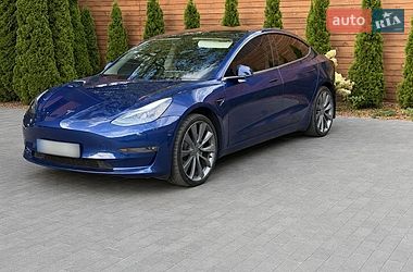 Седан Tesla Model 3 2020 в Києві