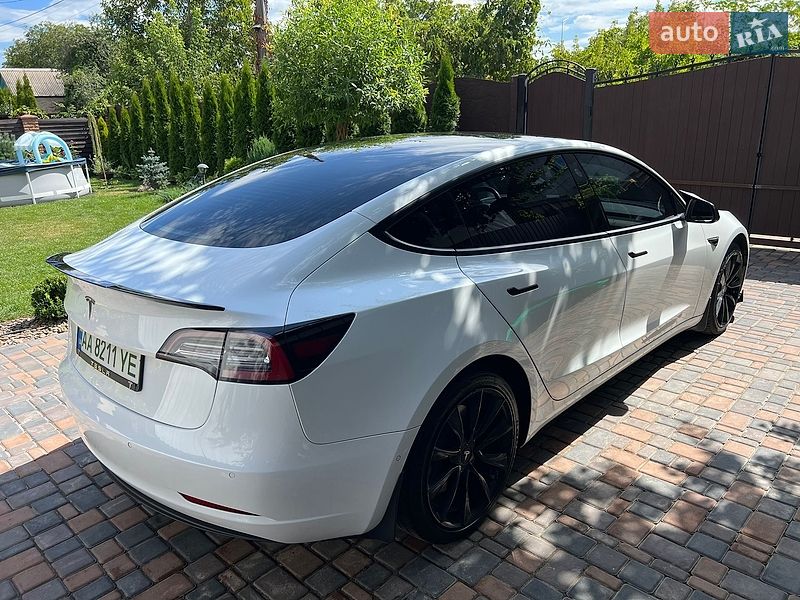 Седан Tesla Model 3 2018 в Киеве