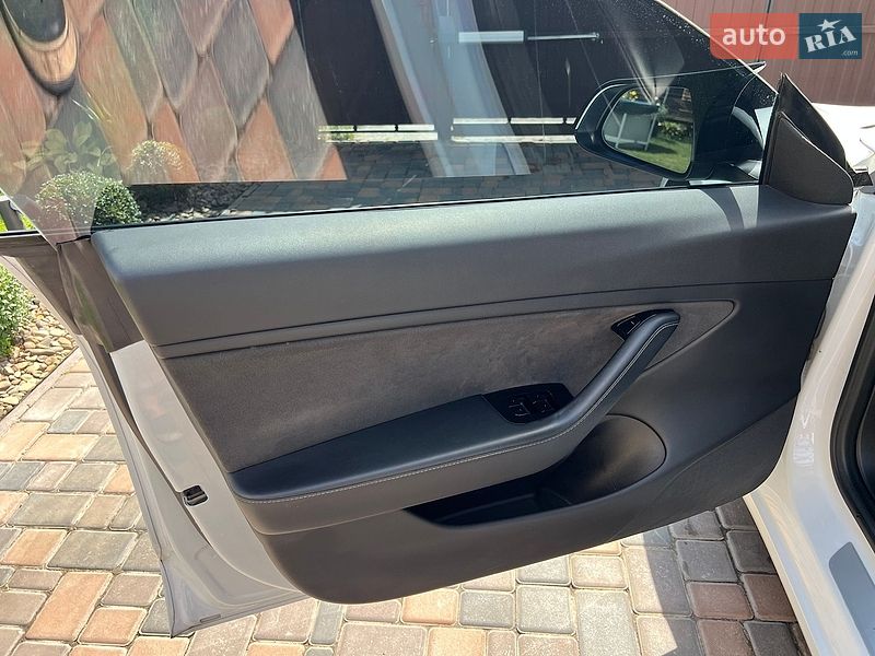 Седан Tesla Model 3 2018 в Киеве