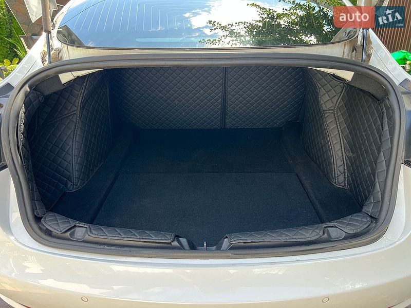 Седан Tesla Model 3 2018 в Киеве