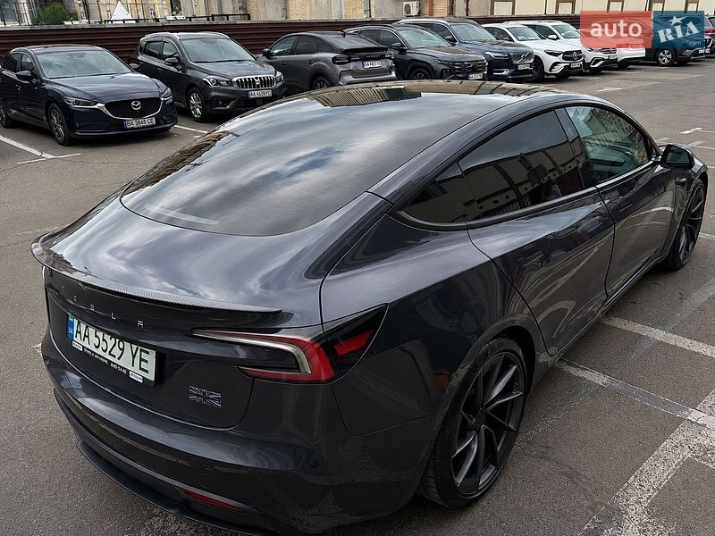 Седан Tesla Model 3 2024 в Києві