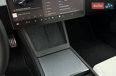 Седан Tesla Model 3 2024 в Києві