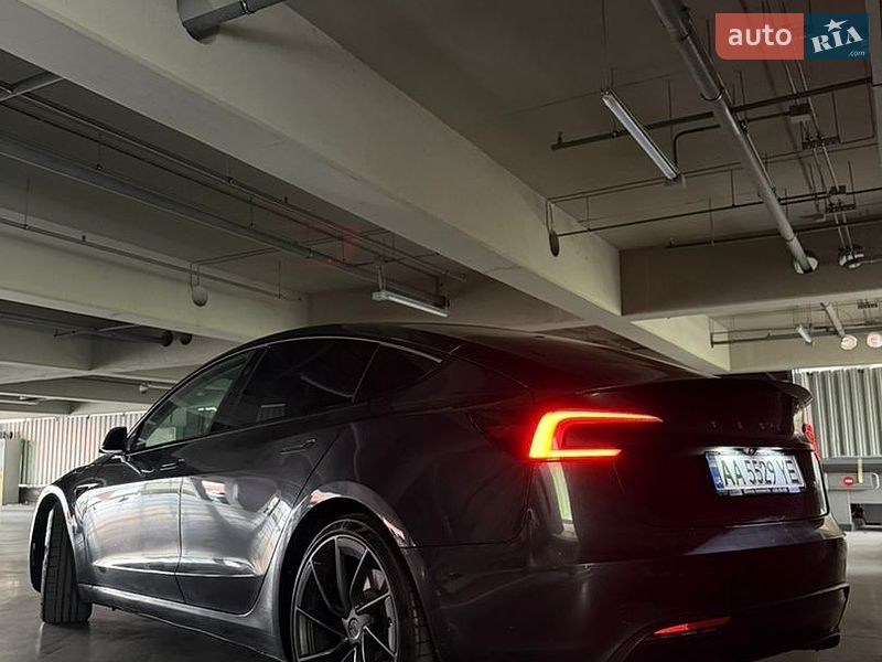 Седан Tesla Model 3 2024 в Києві