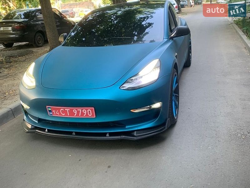 Седан Tesla Model 3 2020 в Николаеве
