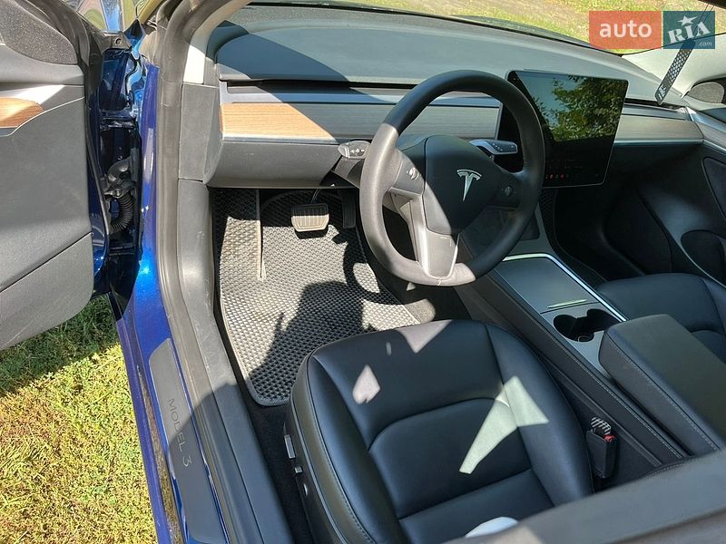 Седан Tesla Model 3 2023 в Краснокутську