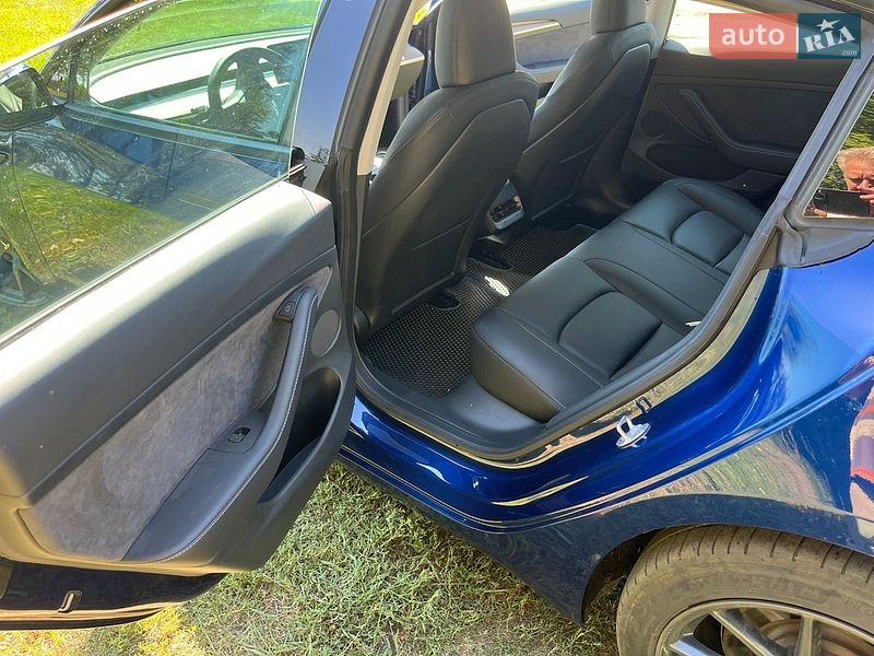 Седан Tesla Model 3 2023 в Краснокутске