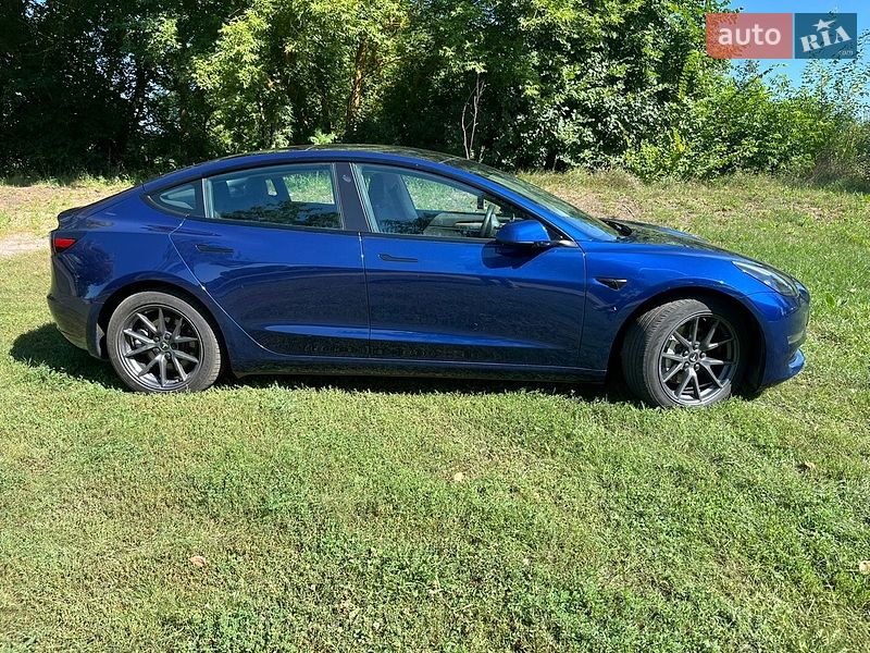 Седан Tesla Model 3 2023 в Краснокутске