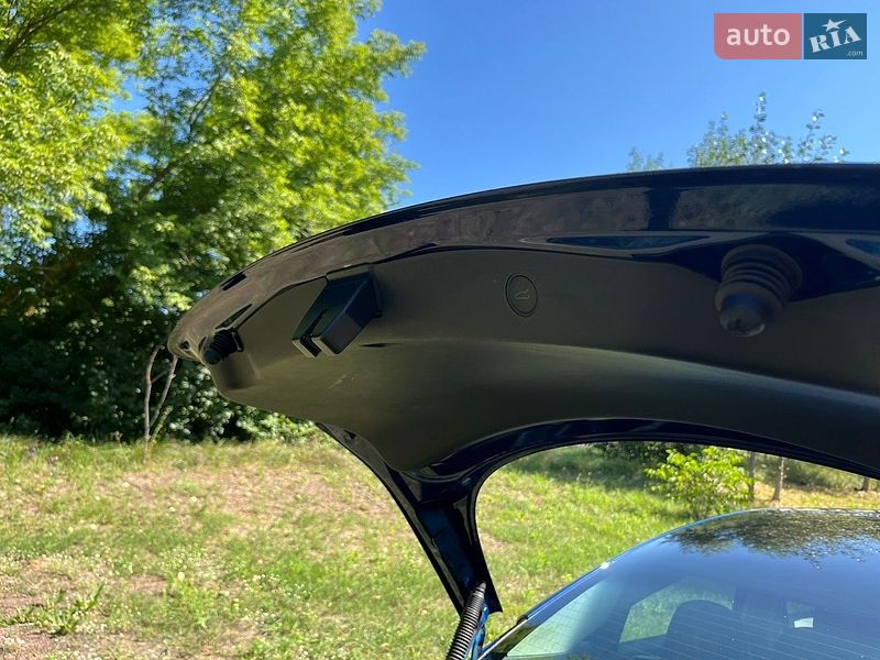 Седан Tesla Model 3 2023 в Краснокутске