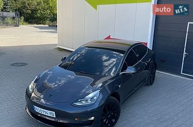Седан Tesla Model 3 2018 в Ужгороде
