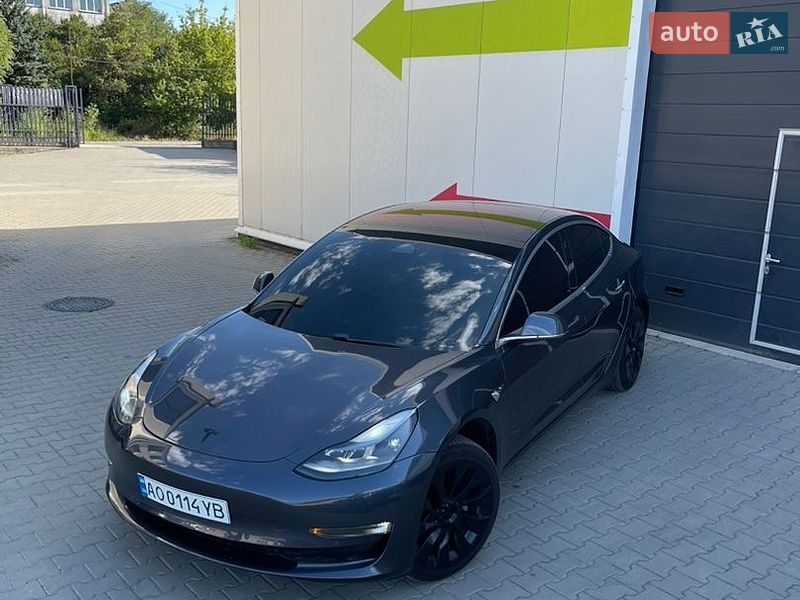 Седан Tesla Model 3 2018 в Ужгороде