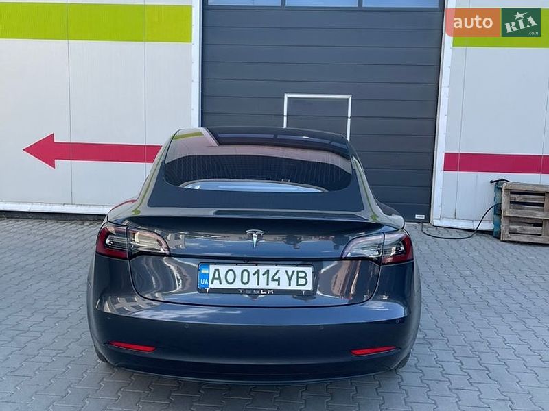 Седан Tesla Model 3 2018 в Ужгороде