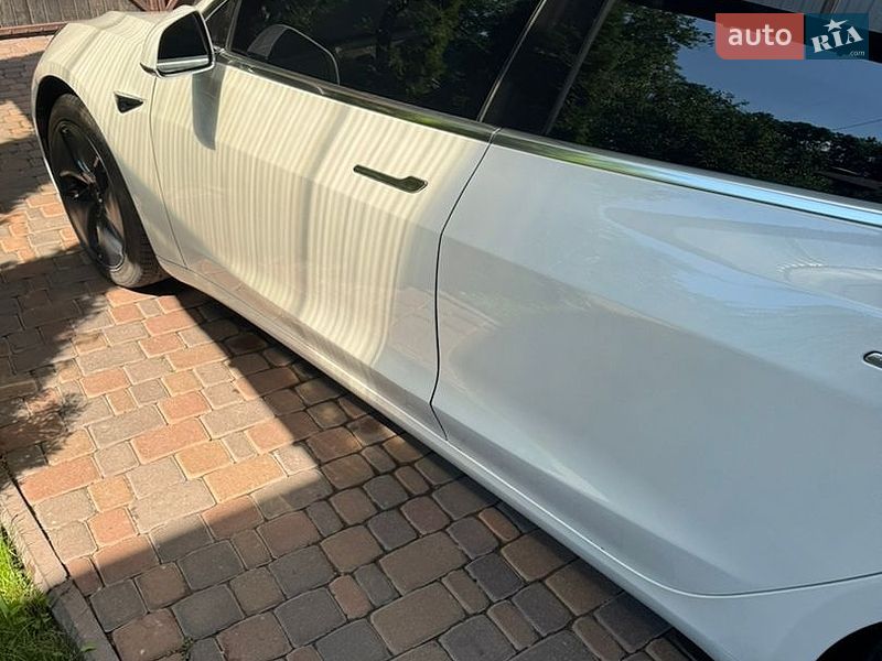 Седан Tesla Model 3 2020 в Харкові