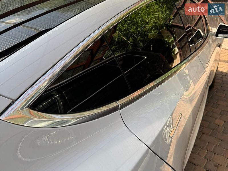 Седан Tesla Model 3 2020 в Харкові