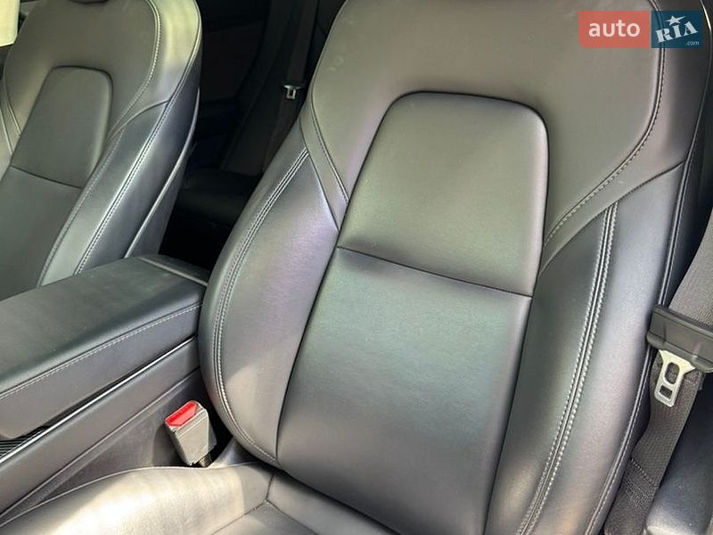 Седан Tesla Model 3 2020 в Харкові