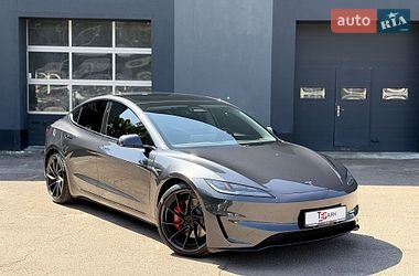 Седан Tesla Model 3 2024 в Киеве
